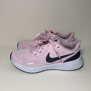 Nike Revolution Shoe Running Pink/Dark Grey BQ5671-601  Girls Size 3.5Y